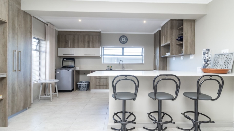 6 Bedroom Property for Sale in Kleinbaai Western Cape